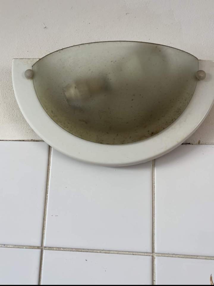 Lampe avant nettoyage La Réunion