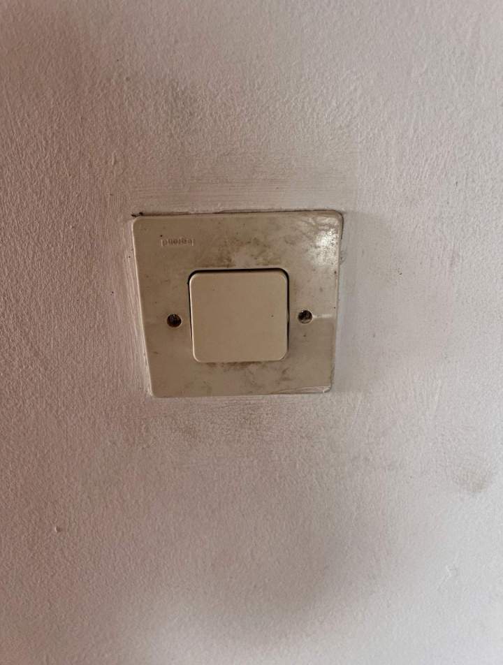 Interrupteur avant nettoyage La Réunion