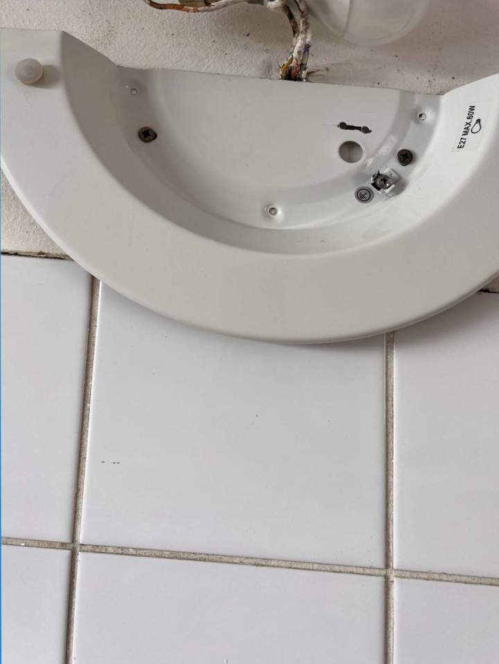 support de lampe après nettoyage La Réunion